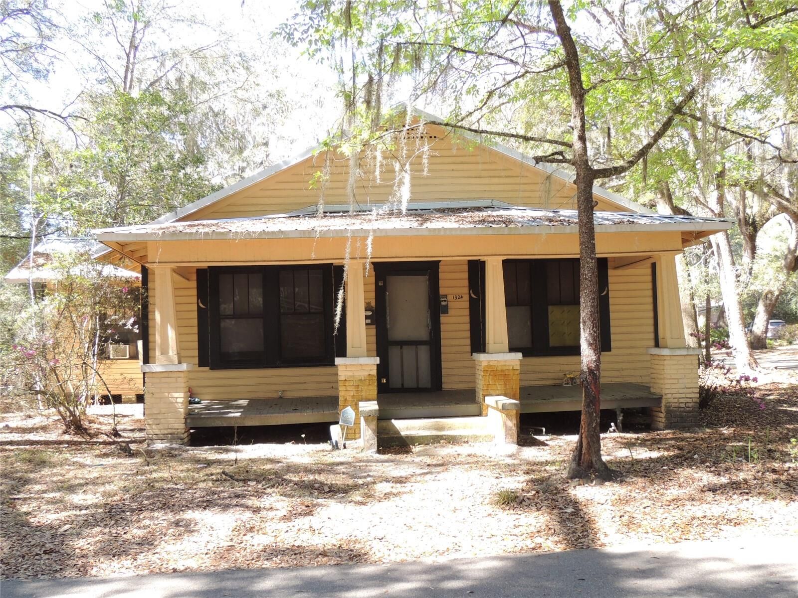Property Photo:  1322 NW 12th Street  FL 32601 