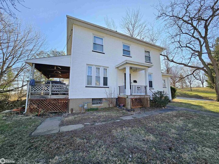 Property Photo:  212 S 7th Street  IA 52601 