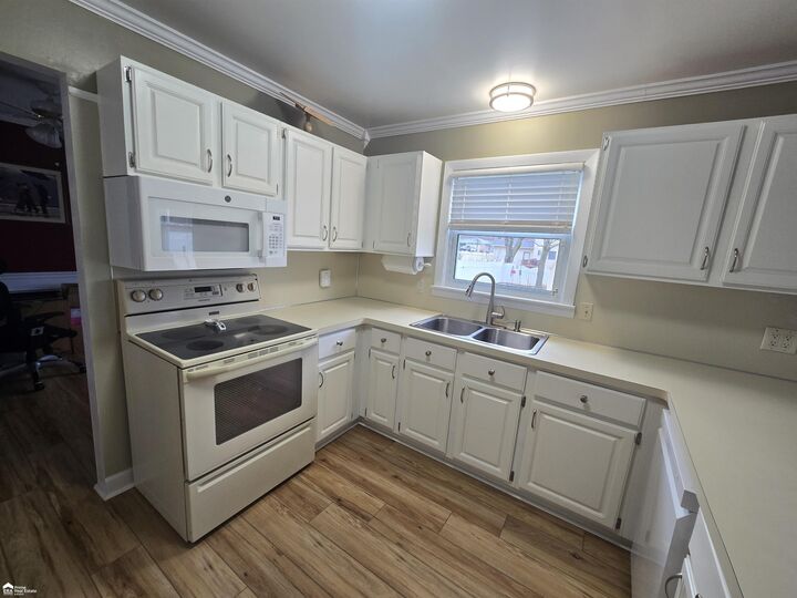 Property Photo:  5522 Old Franklin Road  MI 48439 