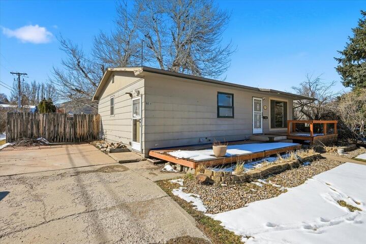 Property Photo:  801 N Yale Street  SD 57783 