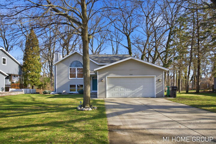 Property Photo:  641 Pineview Drive  MI 49424 