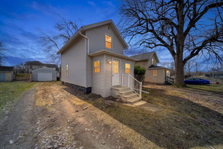 Property Photo: 1811 Lewis Street MI 49203