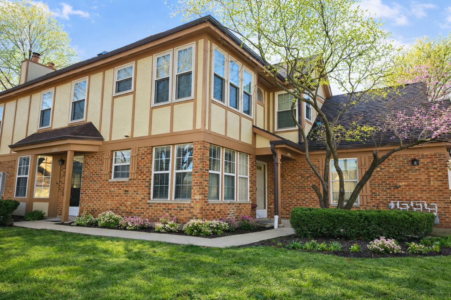 Property Photo:  1946 Quaker Hollow Lane  IL 60107 