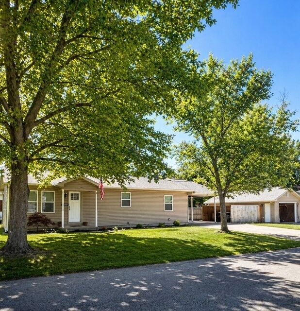 Property Photo:  721 N 17th Street  IL 62848 