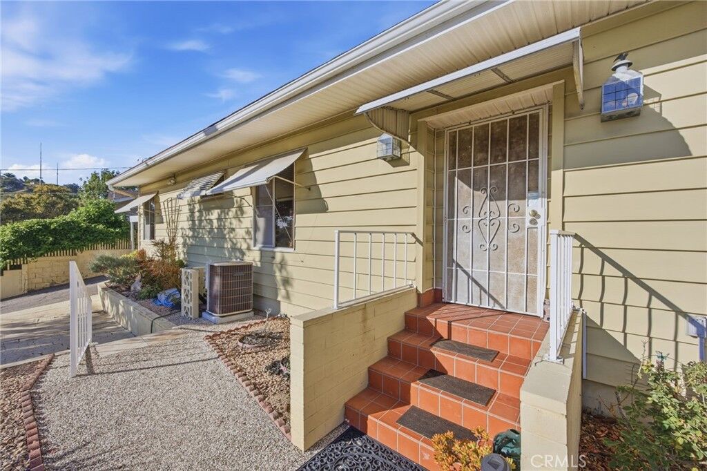 Property Photo:  1276 Oasis  CA 92026 