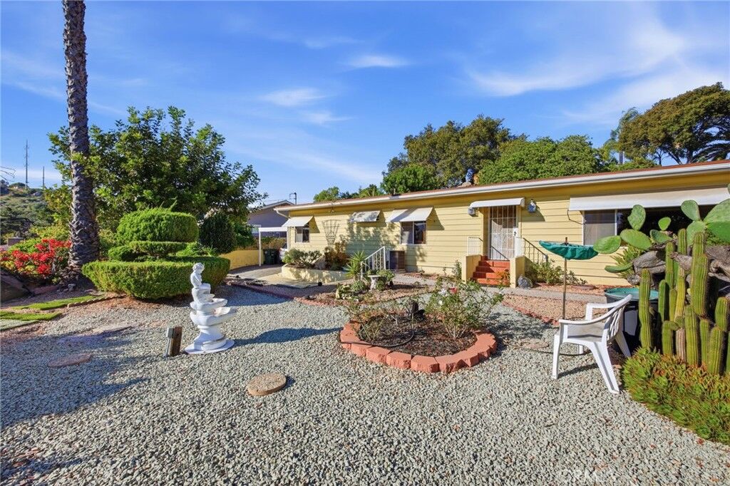 Property Photo:  1276 Oasis  CA 92026 