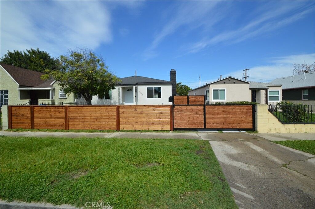 Property Photo:  551 W 101 Street  CA 90044 