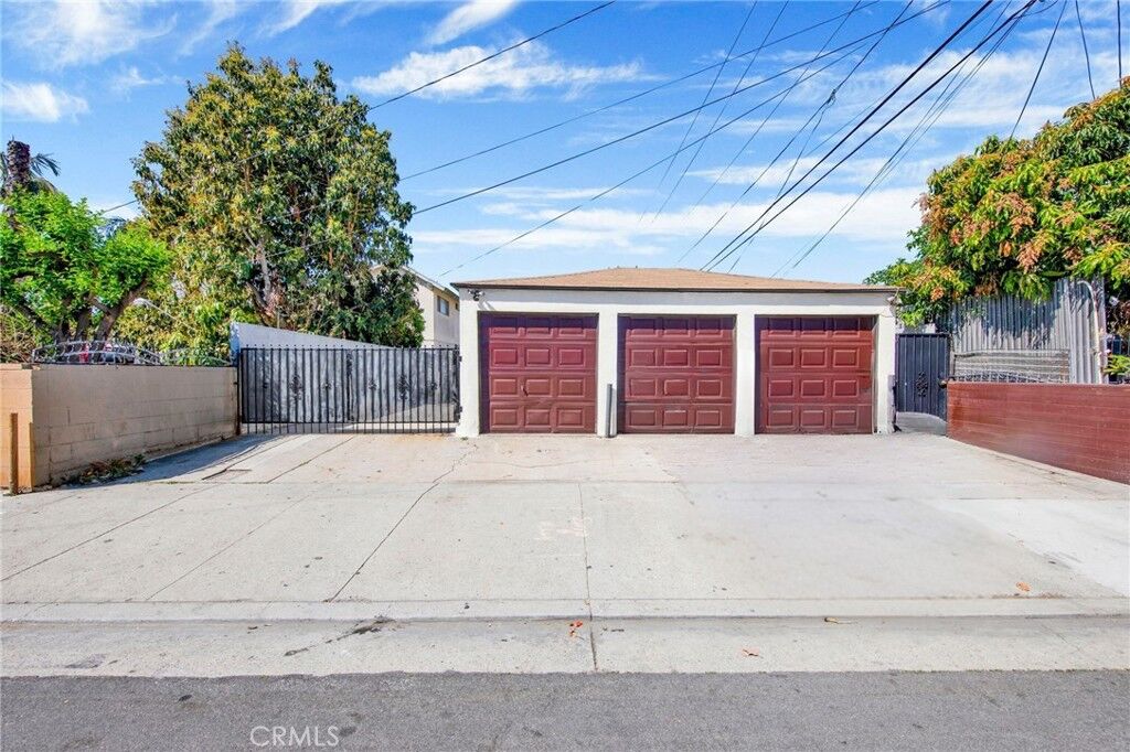 Property Photo: 5517 Loma Vista CA 90270
