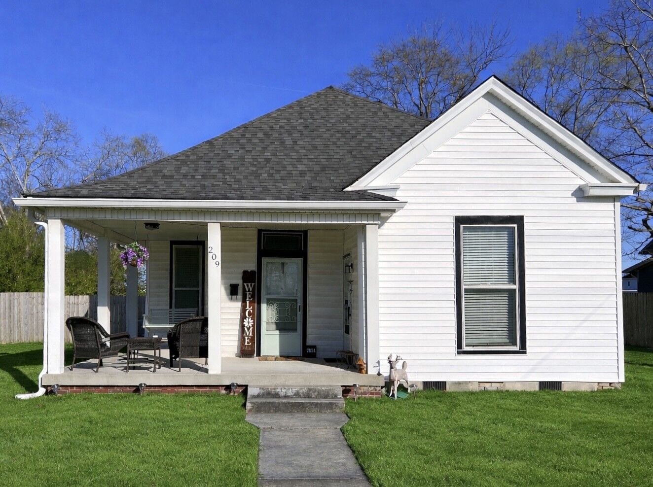 Property Photo:  209 S Greenwood St  TN 37087 