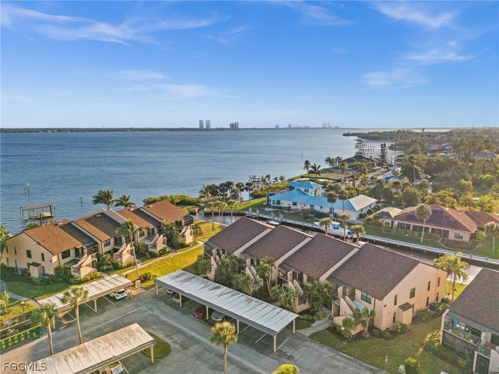 Property Photo:  15481 Admiralty Circle 4  FL 33917 