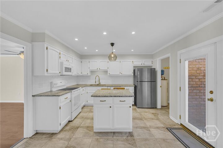 Property Photo: 29 N Stratford Dr GA 30605