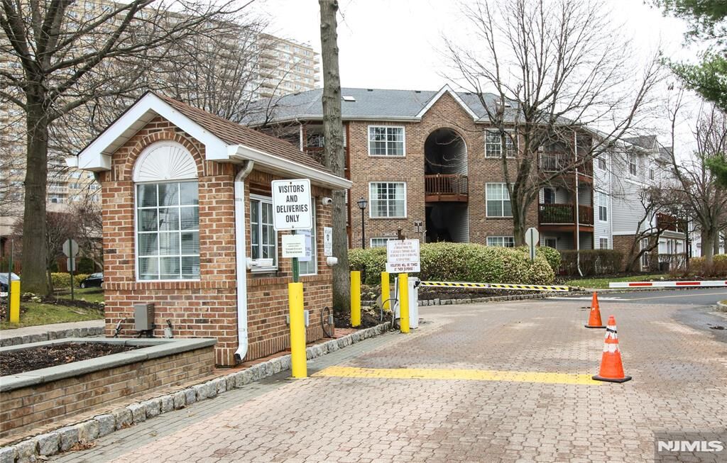 Property Photo:  1478 Westgate Drive  NJ 07024 