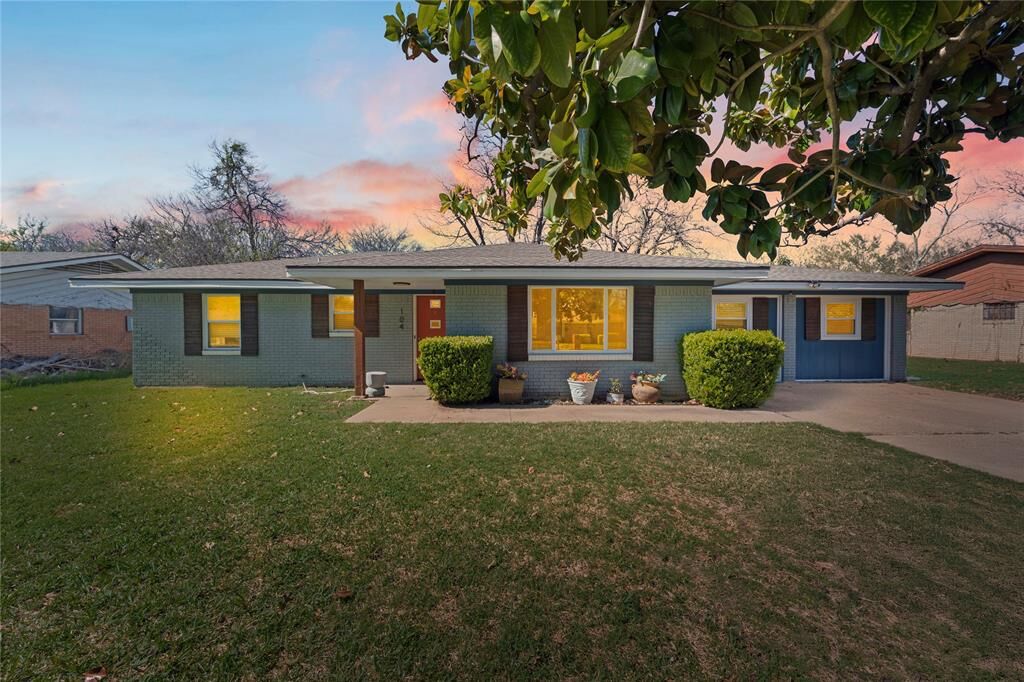 Photo de la propriété:  104 E Santa Anna Drive  TX 76706 