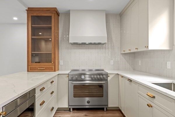 Property Photo:  29 Dartmouth St 29  MA 02474 