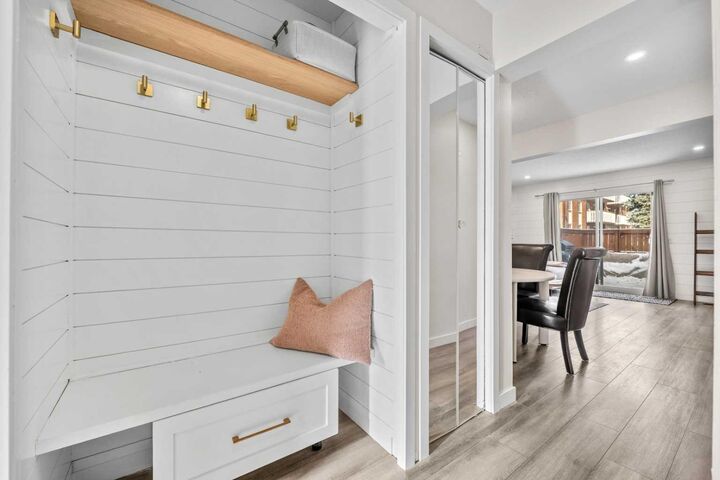 Photo de la propriété:  330 Canterbury Drive SW 19  AB T2W 1H6 