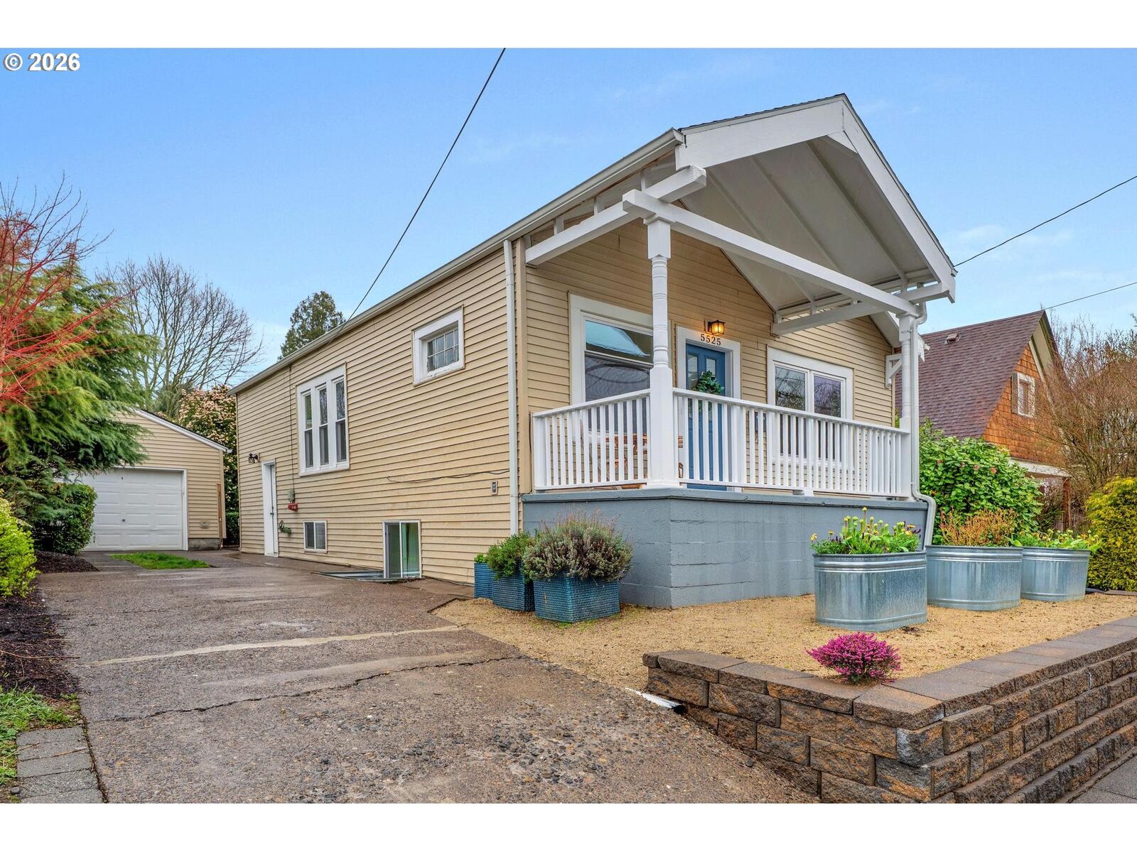 Property Photo:  5525 NE Everett St  OR 97213 