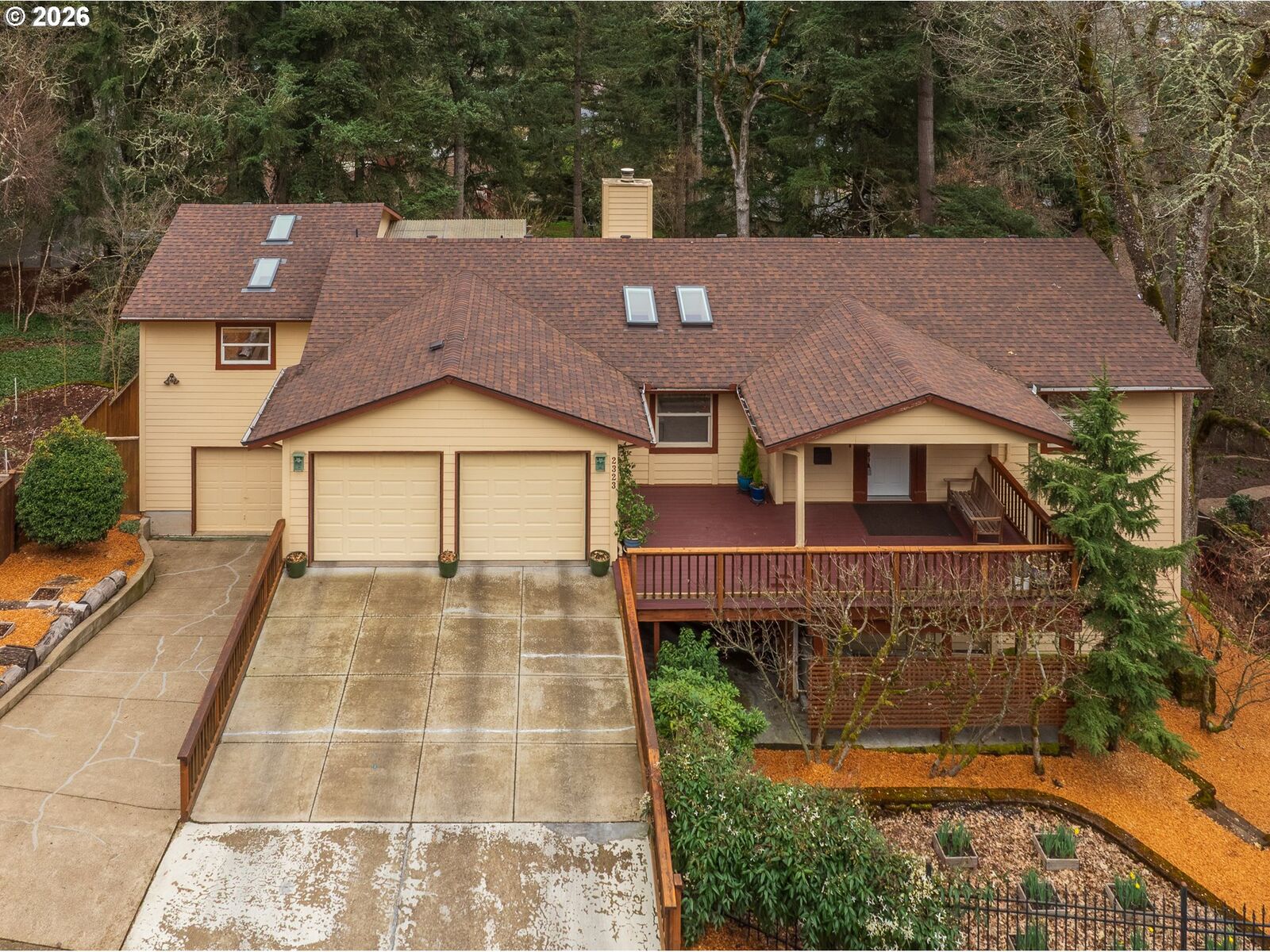 Property Photo:  2323 W 28th Ave  OR 97405 