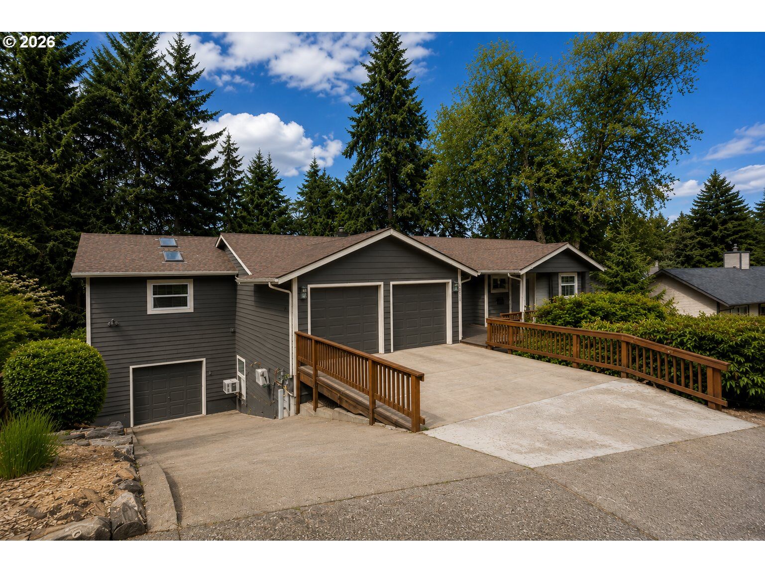 Property Photo: 2323 W 28th Ave OR 97405