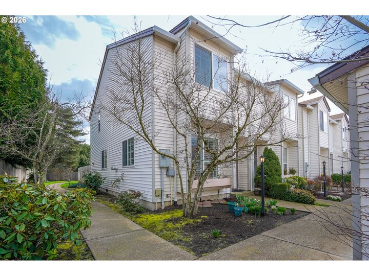 Property Photo: 9348 SW Sutton Pl OR 97223