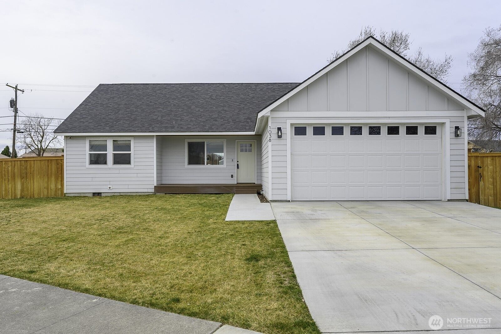 Property Photo: 1038 W Lakeside Drive WA 98837