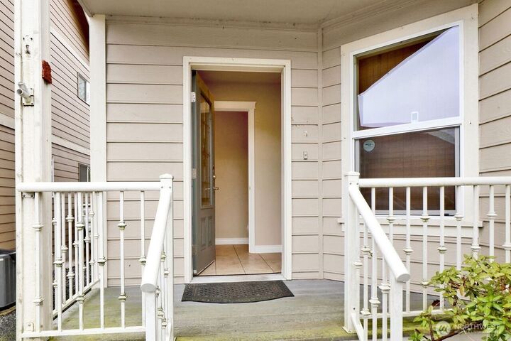 Property Photo:  814 E Kellogg Road  WA 98226 