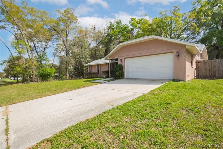 Property Photo: 6022 E Slate Street FL 34452