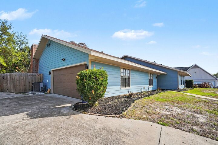 Property Photo:  2555 Kumquat Street NE  FL 32905 
