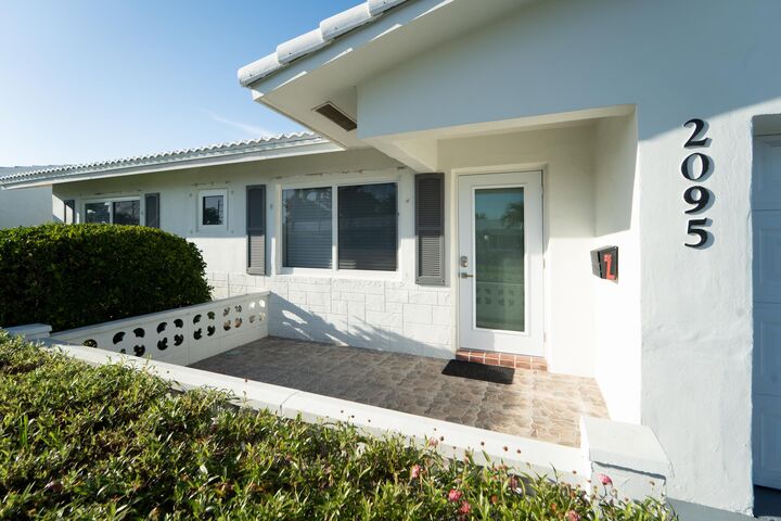 Property Photo:  2095 SW 14 Avenue SW  FL 33426 