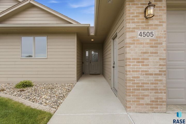 Property Photo:  4505 E Kearney Pl  SD 57110 