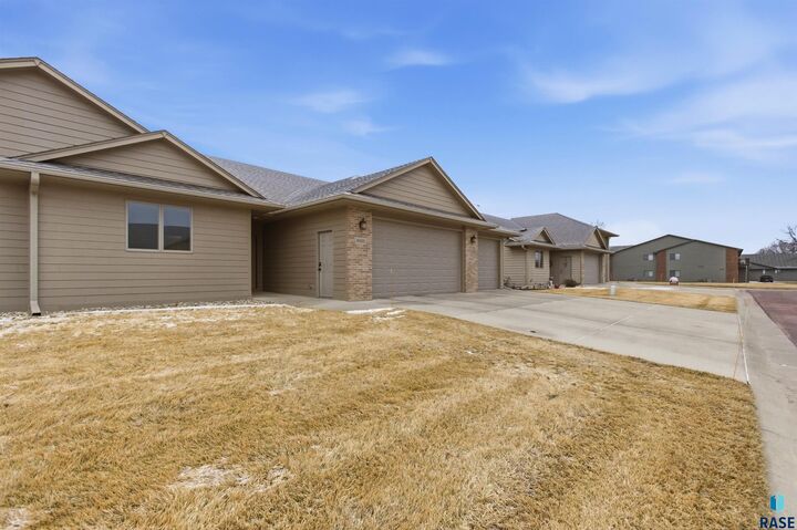 Property Photo:  4505 E Kearney Pl  SD 57110 