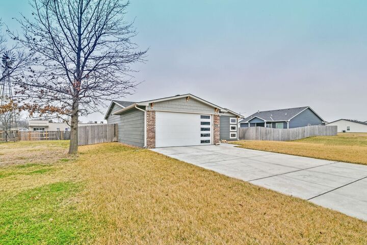 Property Photo:  945 Arrow Head St  KS 67026 