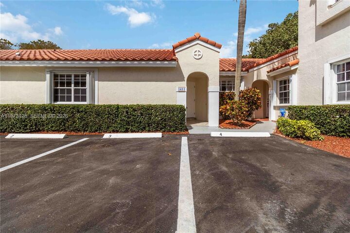 Property Photo:  1411 Cottonwood Cir  FL 33326 