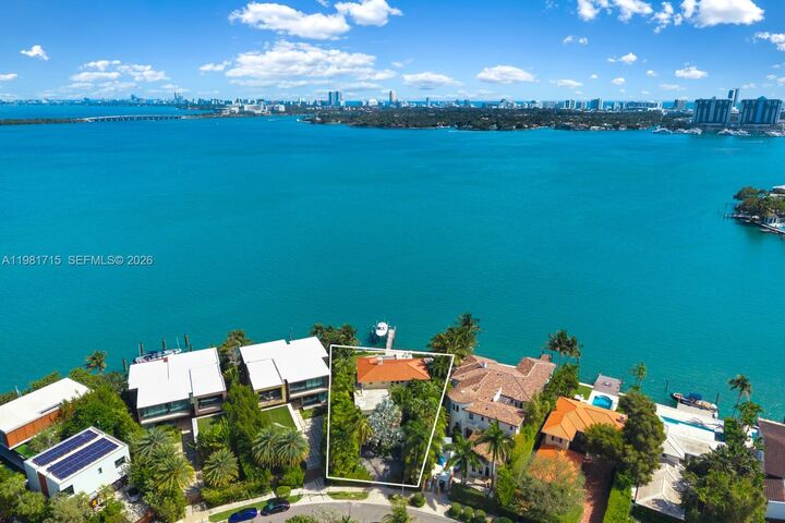 Property Photo: 821 E Dilido Dr FL 33139