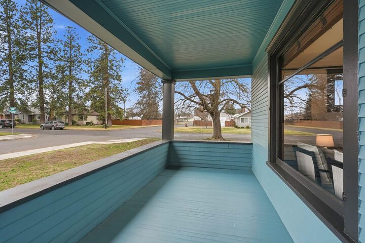 Property Photo:  828 W Nebraska Ave  WA 99205 