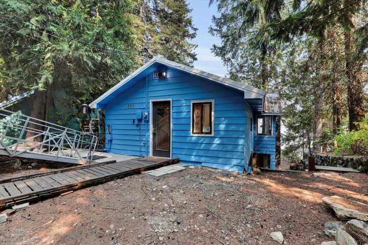 Property Photo:  551 Davis Lake Rd  WA 99180 
