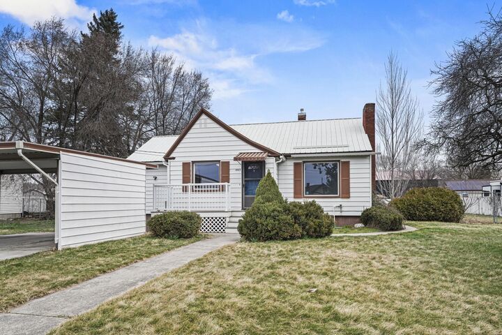 Property Photo:  8015 E Carlisle Ave  WA 99212 