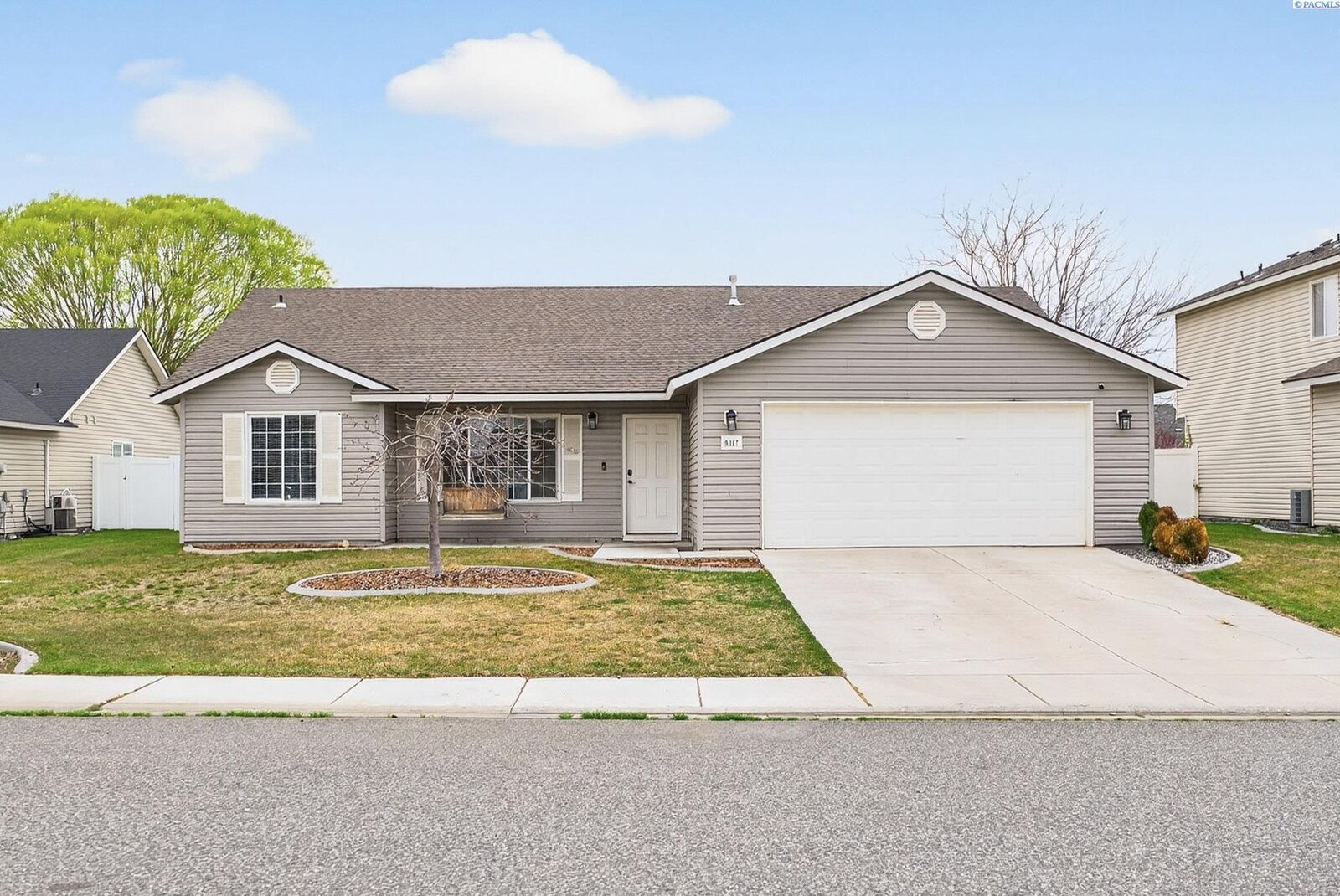 Property Photo:  8117 Kootenay Ct  WA 99301 