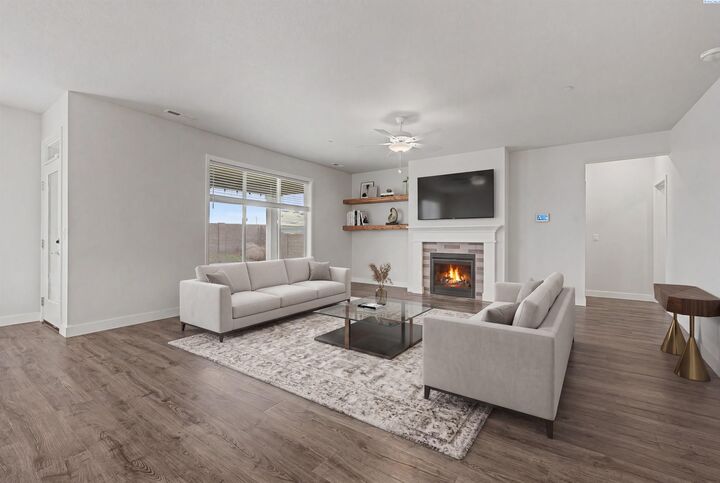 Property Photo:  4827 Village View St  WA 99352 