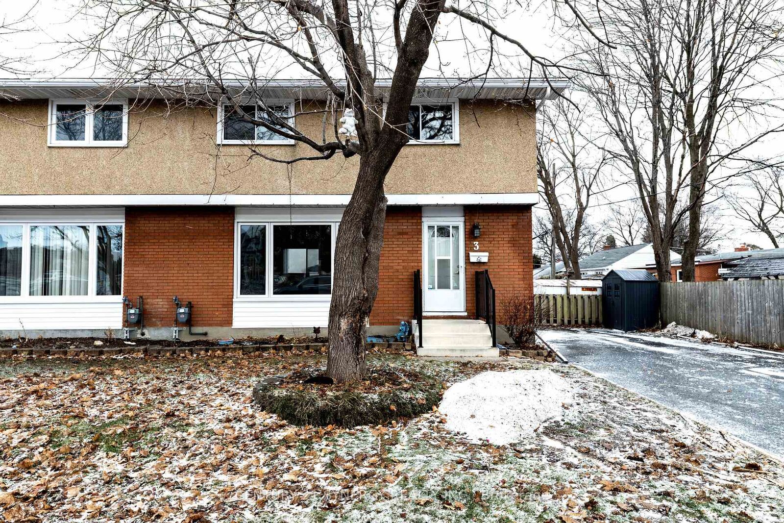 Property Photo:  3 Farlane Boulevard  ON K2E 5H1 