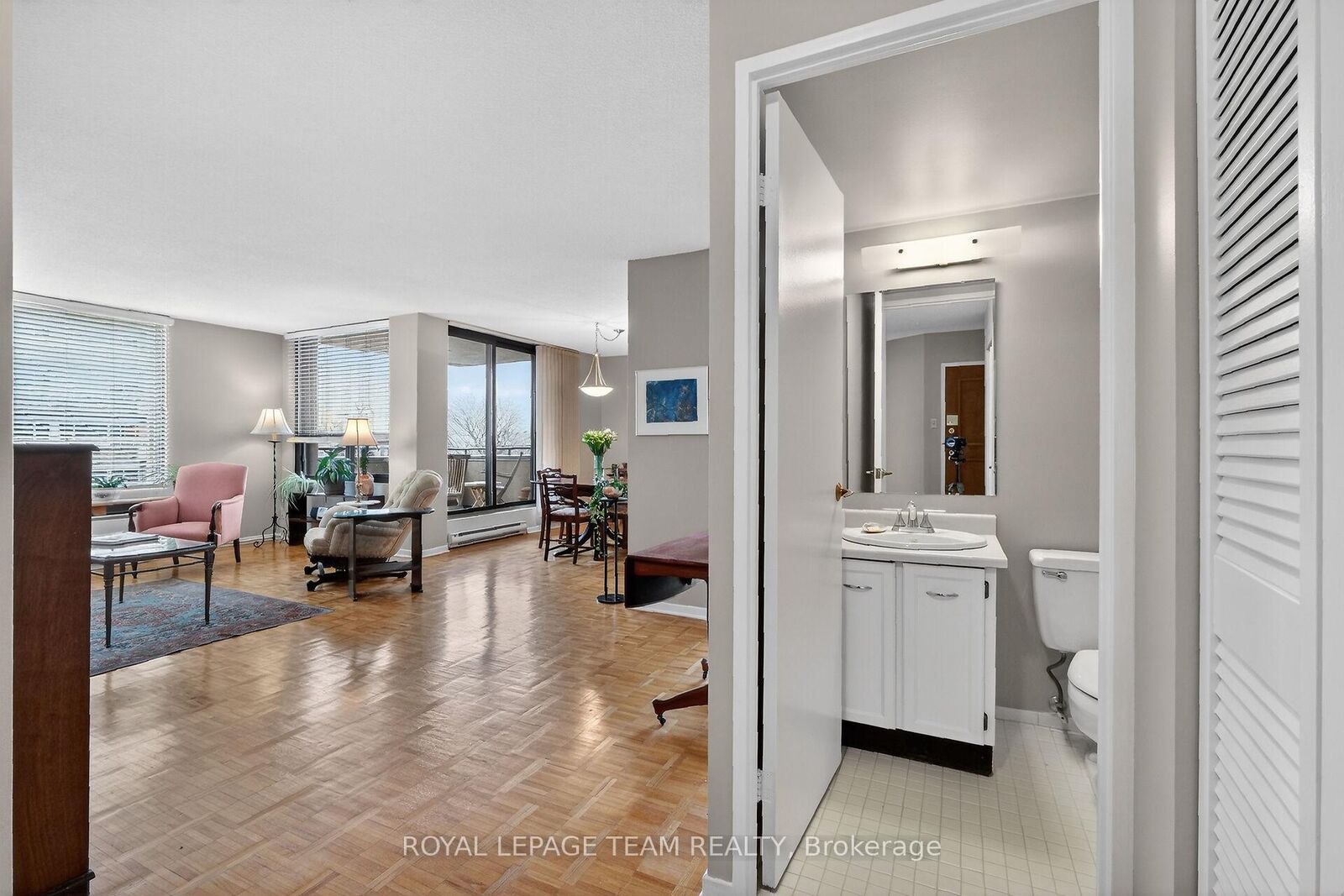 Property Photo: 40 Arthur Street 601 ON K1R 7T5