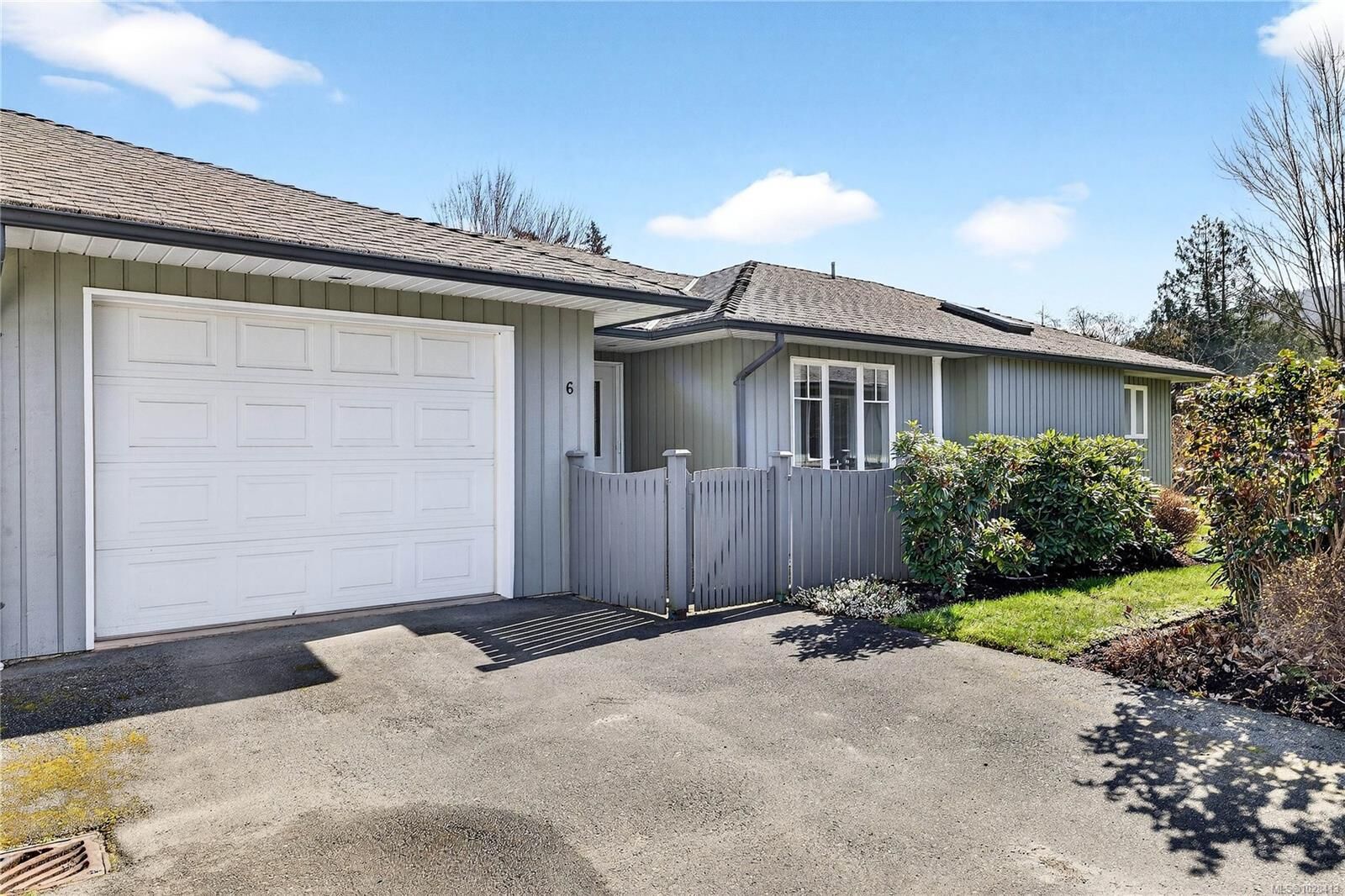 Property Photo: 235 Park Dr #6 BC V8K 2R6