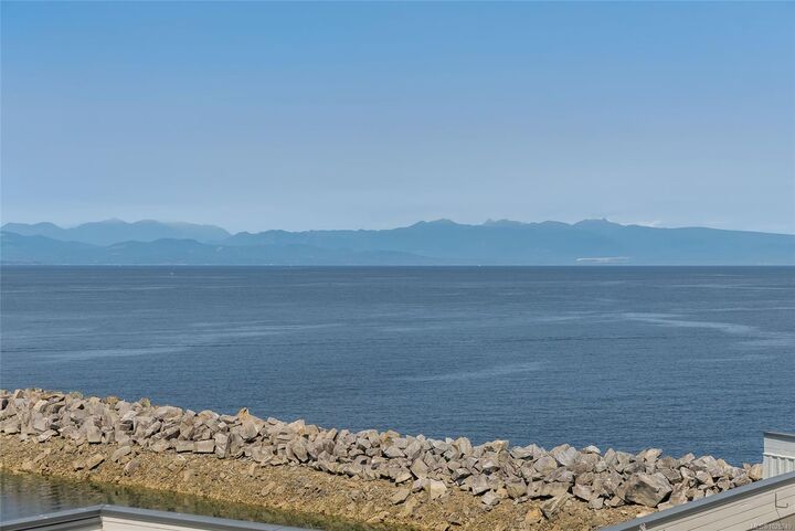 Property Photo: 3555 Outrigger Rd #403 BC V9P 9K1