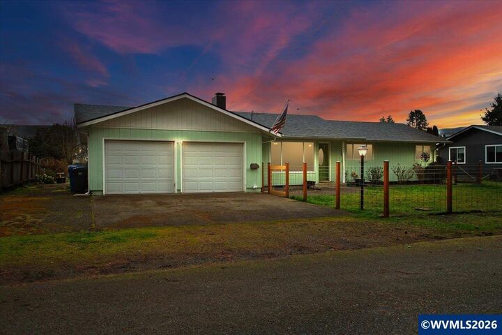 Property Photo:  247 Cedar St  OR 97358 