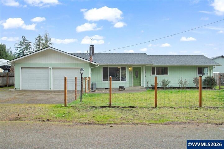 Property Photo: 247 Cedar St OR 97358