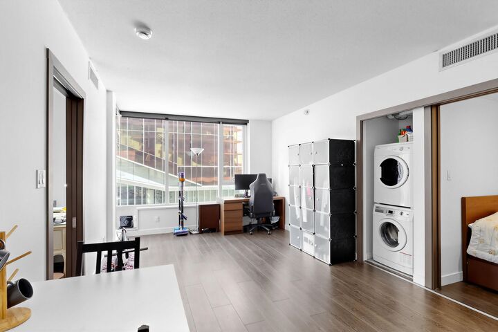 Property Photo:  38 Smithe Street 351  BC V6B 0P3 