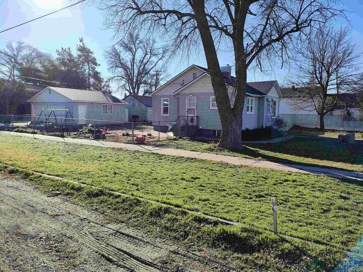 Property Photo:  506 California St  ID 83330 