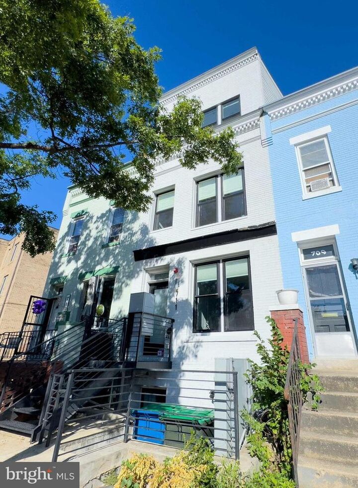 Property Photo:  711 15th Street NE 4  DC 20002 