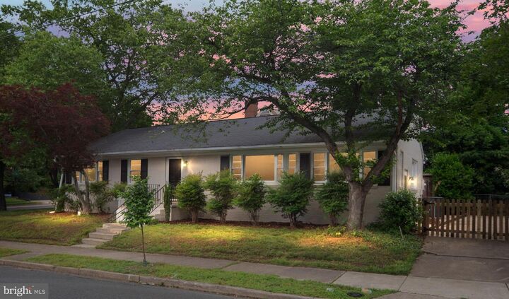 Property Photo:  1321 Dandridge Street  VA 22401 