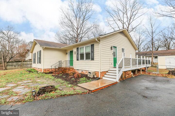 Property Photo:  4 Jonquil Court  VA 22408 