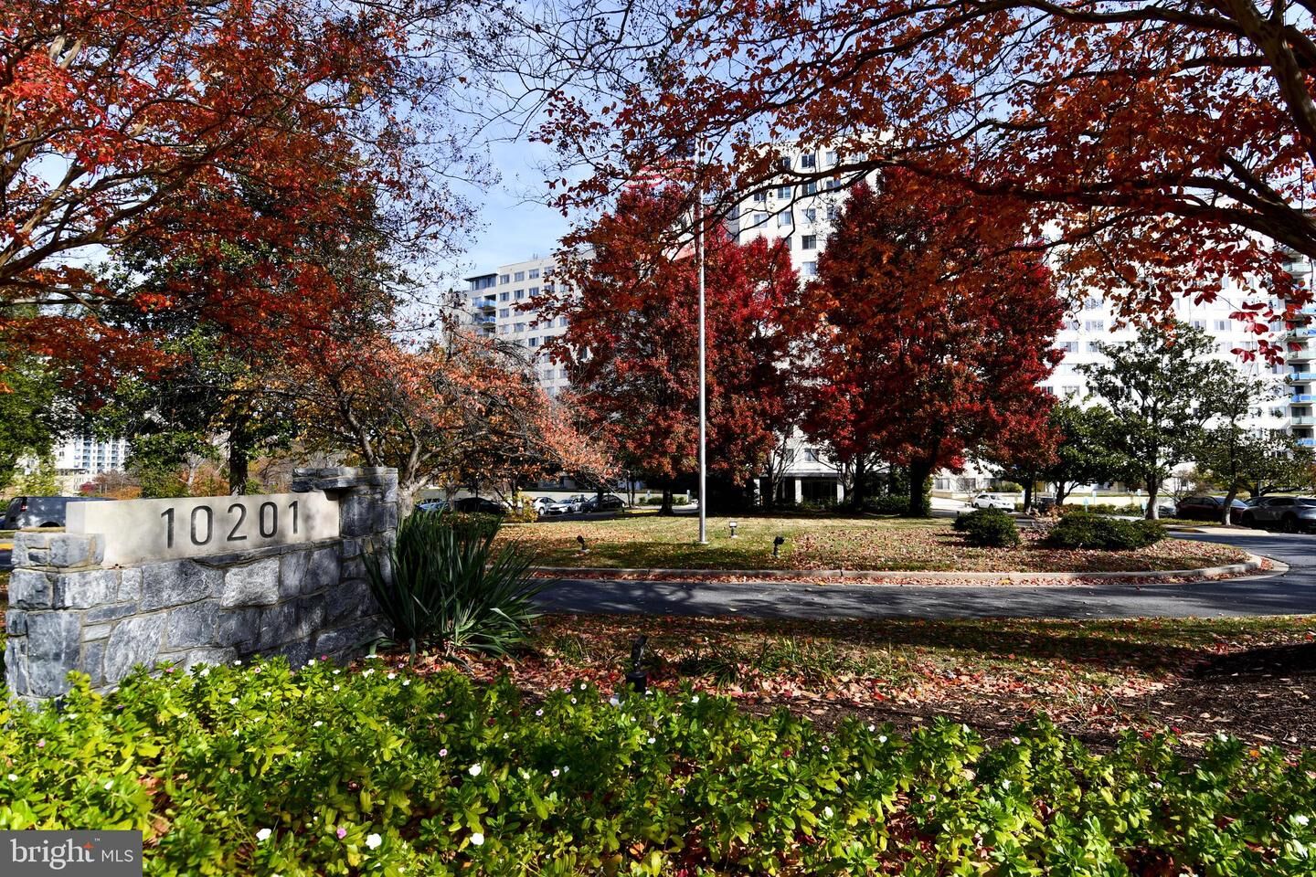 Property Photo:  10201 Grosvenor Place 1015  MD 20852 